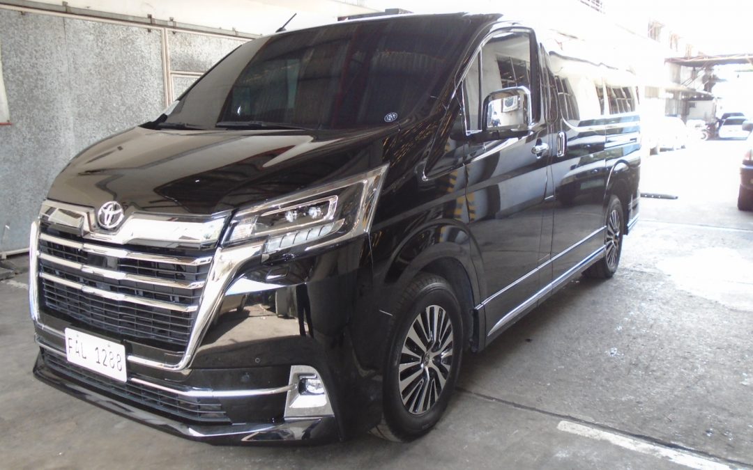 2020 Toyota Super Grandia Elite (Black)