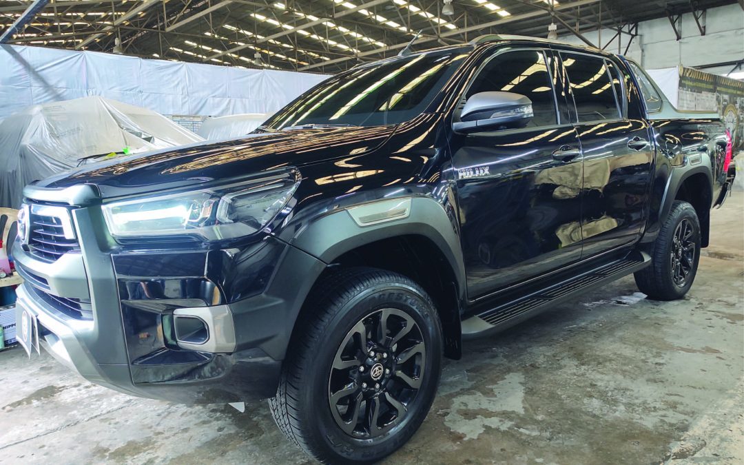 2022 Toyota Hilux Conquest (Black)