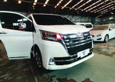 2022 Toyota Super Grandia Elite (White)