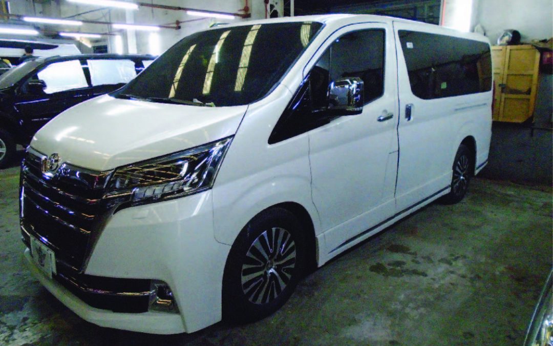 2019 Toyota Super Grandia Elite (White)